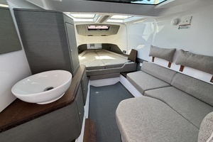 2023 Axopar 37XC Cross Cabin thumbnail 24