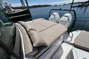 2023 Axopar 37XC Cross Cabin thumbnail 12