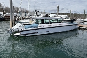 2023 Axopar 37XC Cross Cabin thumbnail 5