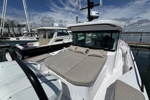 2023 Axopar 37XC Cross Cabin thumbnail 16