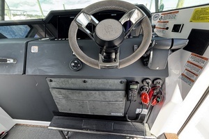2023 Axopar 37XC Cross Cabin thumbnail 30