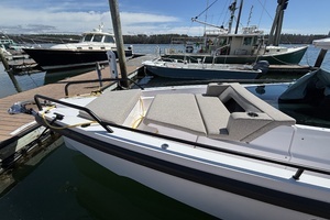 2023 Axopar 37XC Cross Cabin thumbnail 17