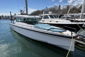 2023 Axopar 37XC Cross Cabin thumbnail 9