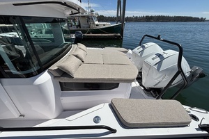 2023 Axopar 37XC Cross Cabin thumbnail 14