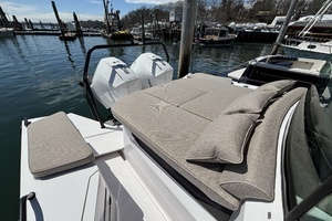 2023 Axopar 37XC Cross Cabin thumbnail 15