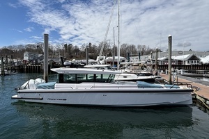 2023 Axopar 37XC Cross Cabin thumbnail 19