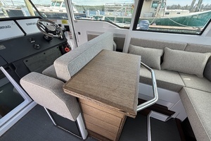 2023 Axopar 37XC Cross Cabin thumbnail 34