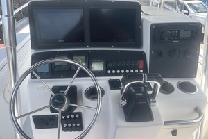 2001 Boston Whaler 26 Outrage thumbnail 4