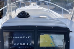2001 Boston Whaler 26 Outrage thumbnail 9