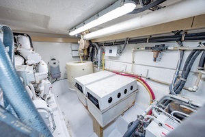 2000 Hatteras 50 Convertible thumbnail 19