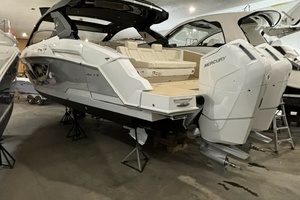 2024 Cruisers Yachts 42 GLS OB thumbnail 12