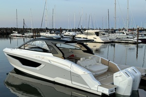 2024 Cruisers Yachts 42 GLS OB thumbnail 4