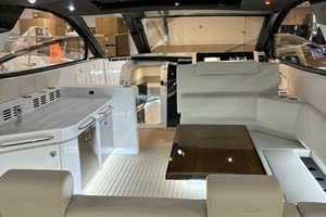 2024 Cruisers Yachts 42 GLS OB thumbnail 17