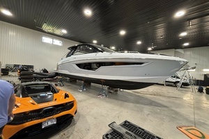 2024 Cruisers Yachts 42 GLS OB thumbnail 10