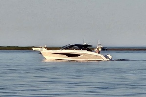 2024 Cruisers Yachts 42 GLS OB thumbnail 5