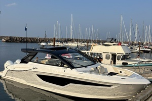 2024 Cruisers Yachts 42 GLS OB thumbnail 2