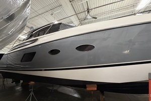 2013 Princess V39 thumbnail 2