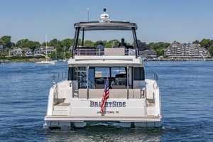 2024 Fountaine Pajot MY 5 thumbnail 2