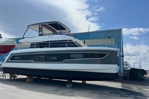 2024 Fountaine Pajot MY 5 thumbnail 5