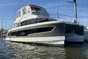 2024 Fountaine Pajot MY 5 thumbnail 1