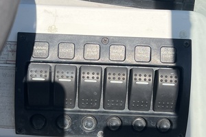 Photo 6053385 for 2000 Boston Whaler 18 Ventura Bowrider  