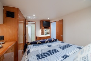 2000 Viking 55 Convertible thumbnail 35