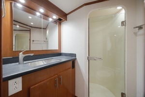 2000 Viking 55 Convertible thumbnail 37