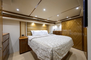 Viking 70 DESPERADO - Master Stateroom