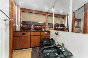 2005 Fairline Yachts thumbnail 32