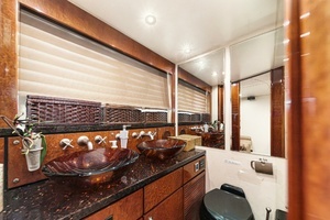 2005 Fairline Yachts thumbnail 31