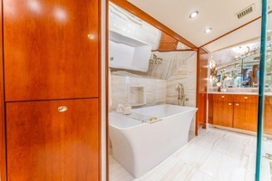 2006 Westport 130 Motoryacht thumbnail 36