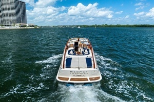 2008 Hinckley Talaria 38R thumbnail 8