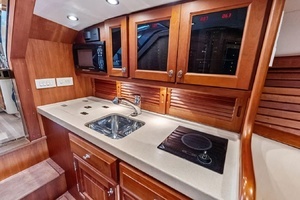 2008 Hinckley Talaria 38R thumbnail 23