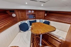 2008 Hinckley Talaria 38R thumbnail 22