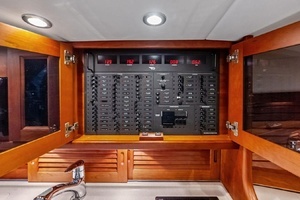 2008 Hinckley Talaria 38R thumbnail 25