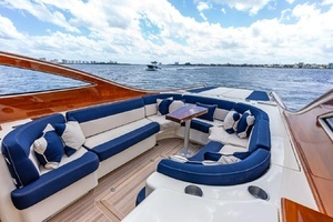 2008 Hinckley Talaria 38R thumbnail 15