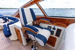2008 Hinckley Talaria 38R thumbnail 19