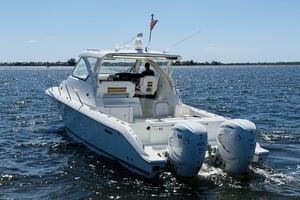 35ft Pursuit Yacht For Sale