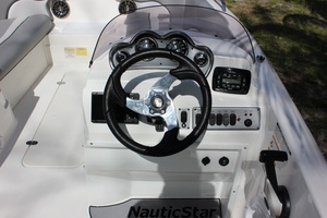 20ft NauticStar Yacht For Sale