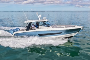 2023 Boston Whaler thumbnail 29