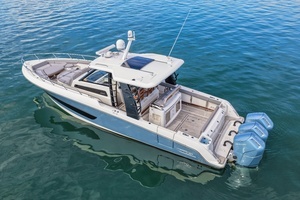 2023 Boston Whaler thumbnail 12