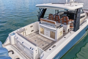 2023 Boston Whaler thumbnail 14