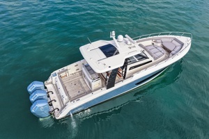 2023 Boston Whaler thumbnail 26