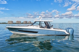 42FT (12.8M) BOSTON WHALER yacht for sale