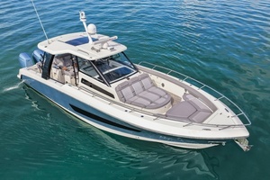 2023 Boston Whaler thumbnail 22