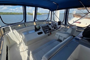 1998 Carver 405 Aft Cabin Motor Yacht thumbnail 14