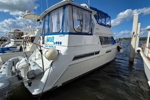 1998 Carver 405 Aft Cabin Motor Yacht thumbnail 3