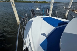 1998 Carver 405 Aft Cabin Motor Yacht thumbnail 25