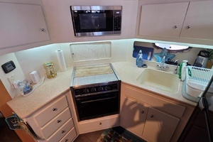 1998 Carver 405 Aft Cabin Motor Yacht thumbnail 37