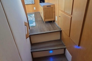 1998 Carver 405 Aft Cabin Motor Yacht thumbnail 57